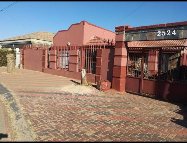 3 BEDROOM HOUSE FOR SALE IN TOEKOMSRUS